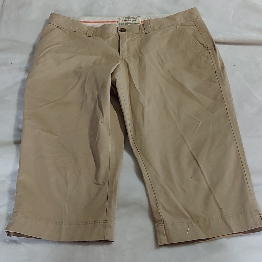 3/$10OLD navy capris size 12
